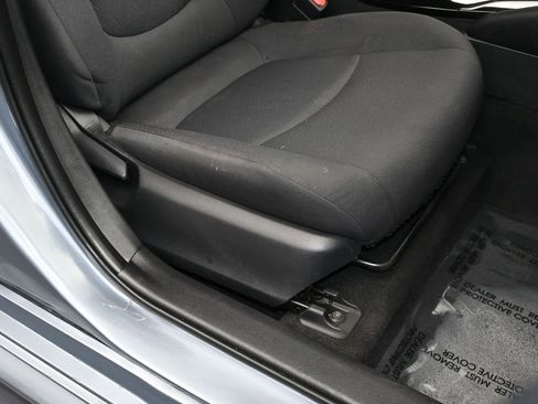 Used 2021 Toyota Corolla LE image 39