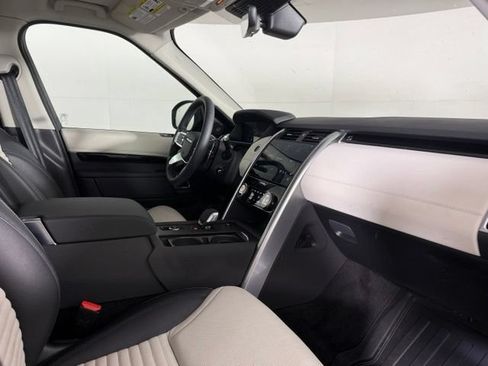 Used 2025 Land Rover Discovery S AWD/4WD image 33