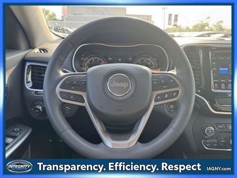 Used 2022 Jeep Cherokee Limited w/ Mopar Interior Package AWD/4WD image 13