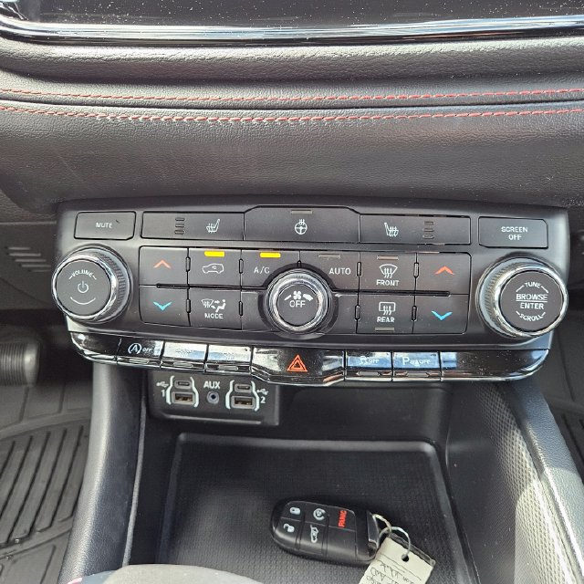 Used 2025 Dodge Durango GT AWD/4WD image 31