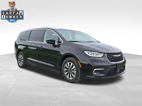 Used 2023 Chrysler Pacifica Touring-L FWD image 10