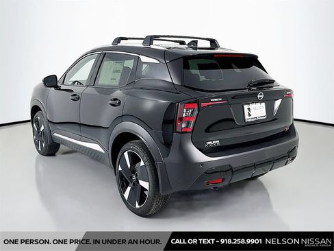 New 2026 Nissan Kicks SR w/ SR Premium Package FWD image 7