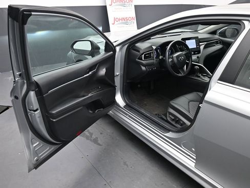 Used 2021 Toyota Camry SE image 16