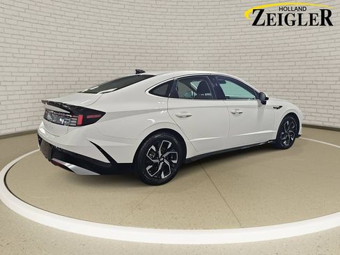 Used 2025 Hyundai Sonata SEL FWD image 5