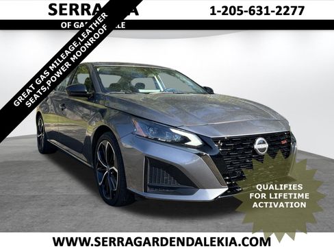 Used 2024 Nissan Altima 2.5 SR w/ SR Premium Package image 1