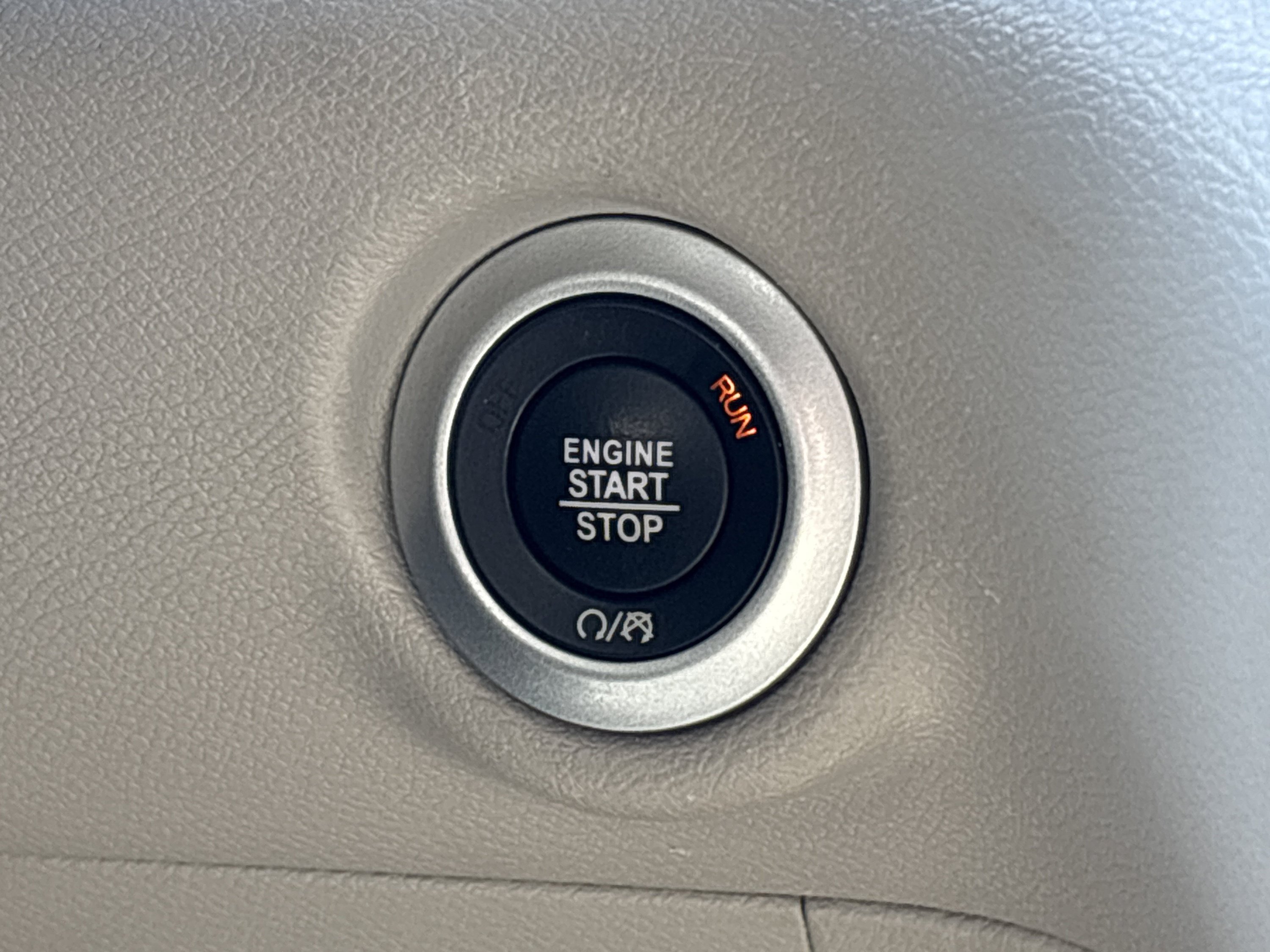 Used 2024 Chrysler Pacifica Touring-L FWD image 28