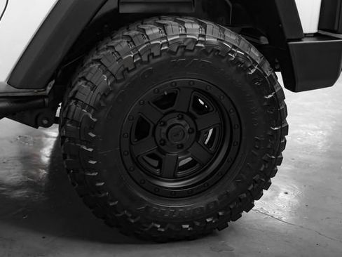 Used 2015 Jeep Wrangler Sport w/ Connectivity Group AWD/4WD image 40