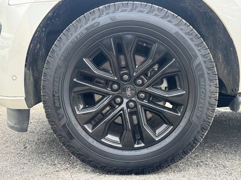 Used 2019 Ford Expedition Platinum AWD/4WD image 9