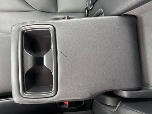 Used 2020 Toyota Highlander XLE AWD/4WD image 18