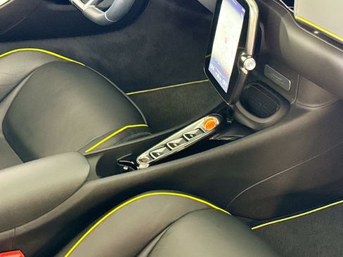Used 2025 McLaren Artura Spider RWD image 20