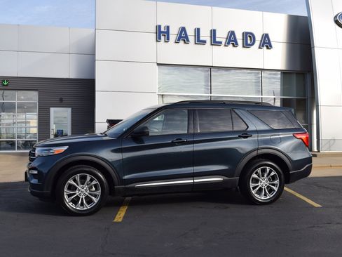 Used 2023 Ford Explorer XLT w/ Equipment Group 202A image 8