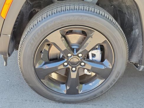 Used 2023 Jeep Grand Cherokee L Laredo AWD/4WD image 6