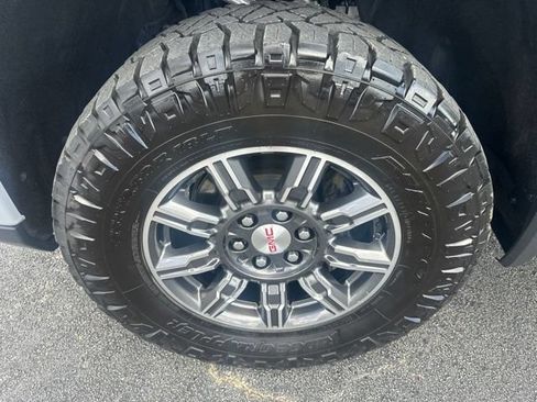 Used 2024 GMC Sierra 1500 AT4 w/ Technology Package AWD/4WD image 7
