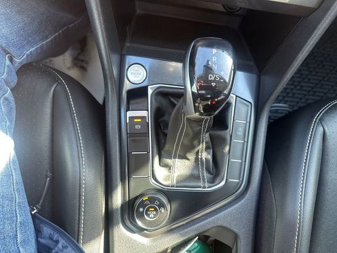 Certified 2023 Volkswagen Tiguan SE w/ Panoramic Sunroof Package image 11