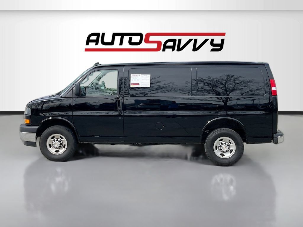 Used 2024 Chevrolet Express 2500 w/ Driver Convenience Package RWD image 4