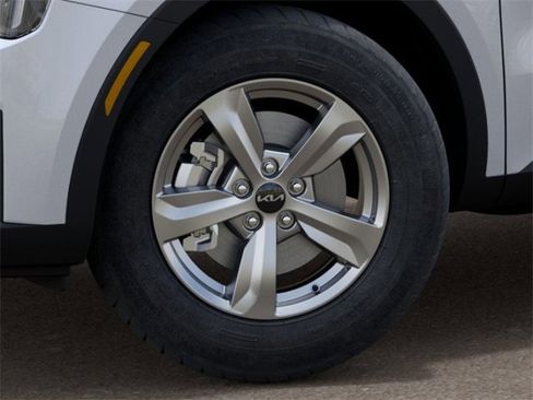 Used 2025 Kia Sorento LX image 37