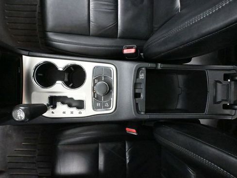 Used 2011 Jeep Grand Cherokee Limited image 32