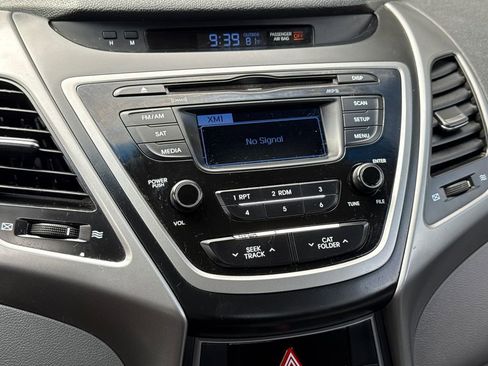 Used 2016 Hyundai Elantra SE FWD image 21