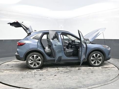 Used 2024 Ford Escape Platinum image 40