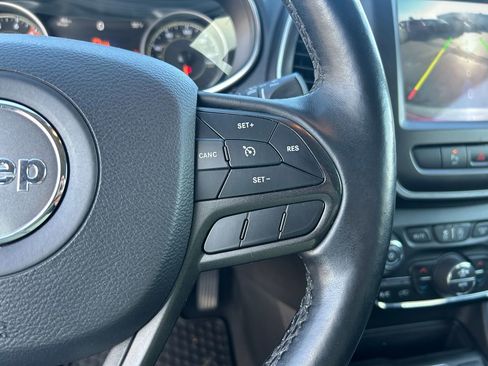 Used 2019 Jeep Cherokee Trailhawk w/ Cold Weather Group image 19