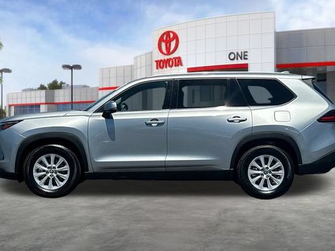 Certified 2025 Toyota Grand Highlander FWD image 9