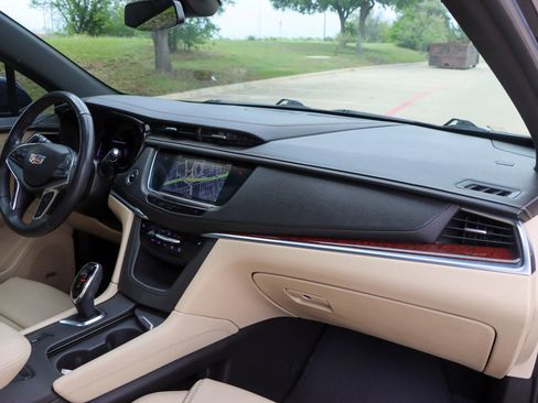 Used 2018 Cadillac XT5 Luxury w/ Driver Awareness Package FWD image 23