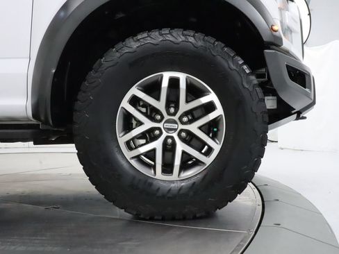Used 2018 Ford F150 Raptor w/ Equipment Group 802A Luxury AWD/4WD image 38