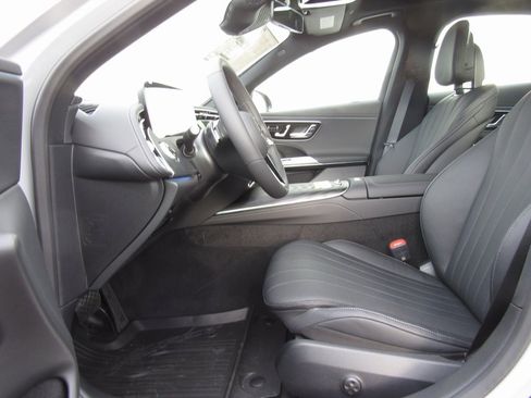 New 2026 Mercedes-Benz E 350 4MATIC Sedan image 9