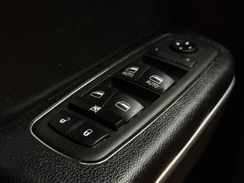 Used 2020 Chrysler 300 S w/ 300S Premium Group AWD/4WD image 33
