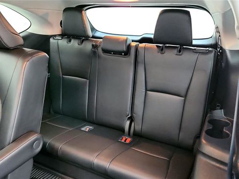 Certified 2022 Toyota Highlander XLE image 31