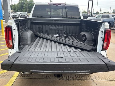 Used 2025 GMC Sierra 1500 AT4 w/ Technology Package AWD/4WD image 6
