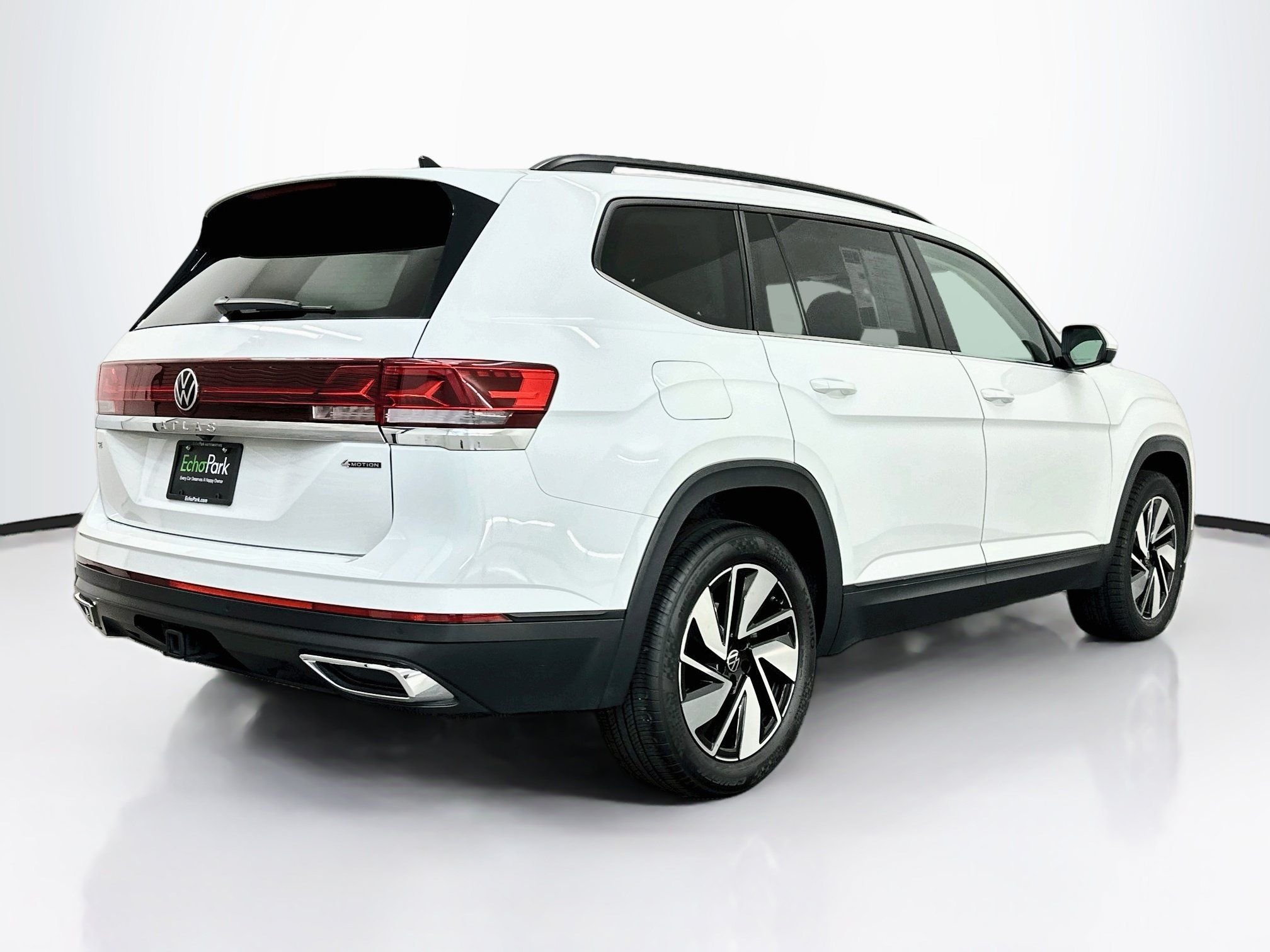 Used 2025 Volkswagen Atlas SE AWD/4WD image 9