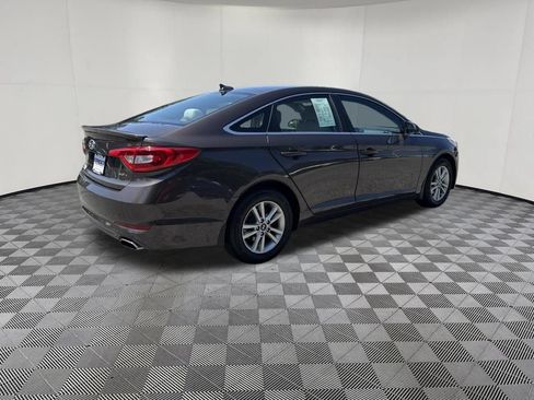 Used 2015 Hyundai Sonata SE w/ Option Group 09 FWD image 5