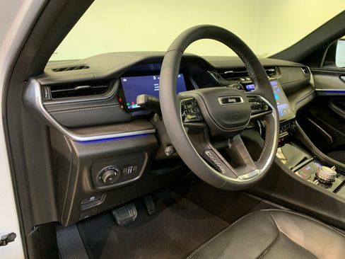 Used 2023 Jeep Grand Cherokee Overland image 17