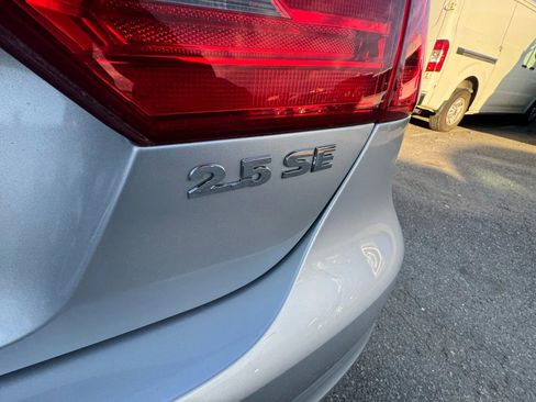 Used 2011 Volkswagen Jetta SE image 21