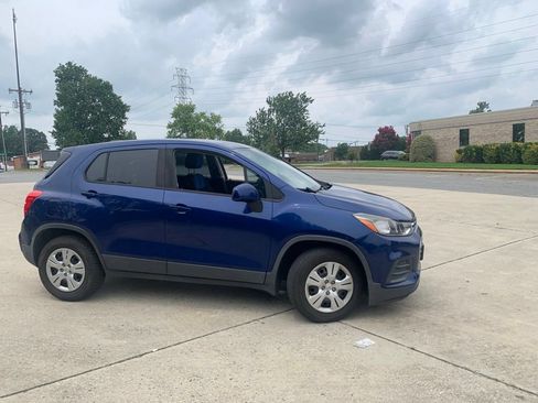 Used 2017 Chevrolet Trax LS FWD image 4