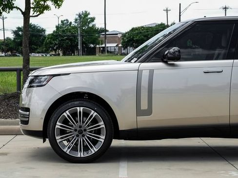 New 2026 Land Rover Range Rover Long Wheelbase SE AWD/4WD image 17