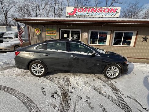 Used 2017 Chevrolet Malibu LT image 3