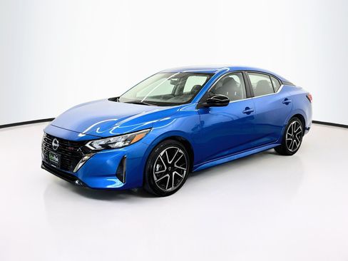 Used 2025 Nissan Sentra SR FWD image 3