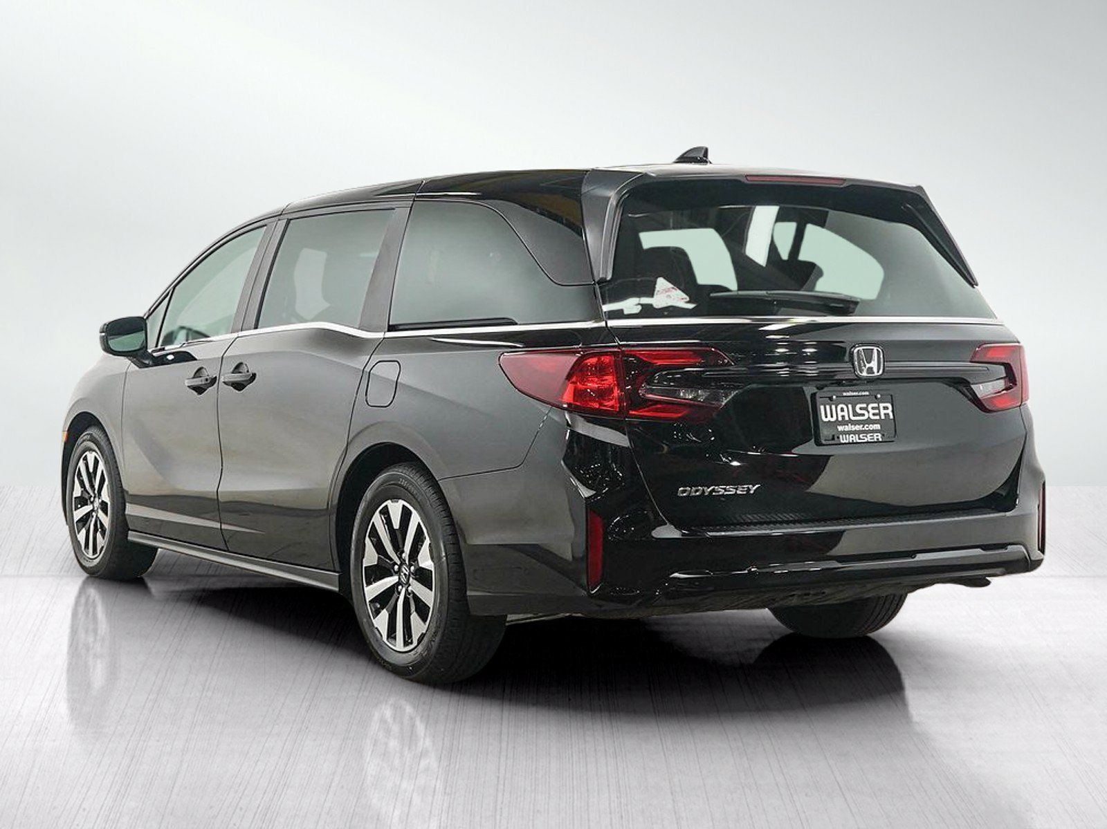 Used 2025 Honda Odyssey EX-L image 3