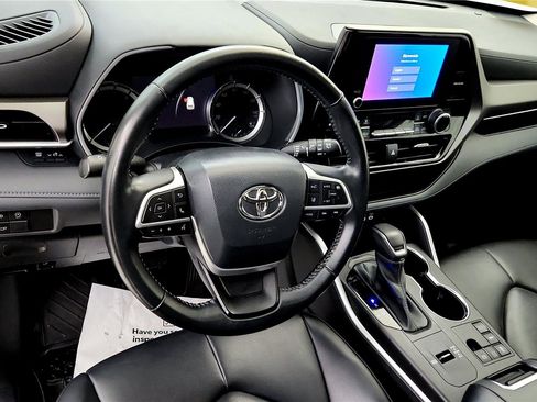 Certified 2023 Toyota Highlander XLE image 37