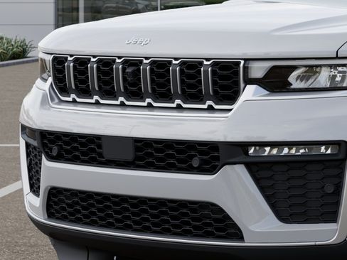 New 2026 Jeep Grand Cherokee L Limited w/ Luxury Tech Group II AWD/4WD image 37