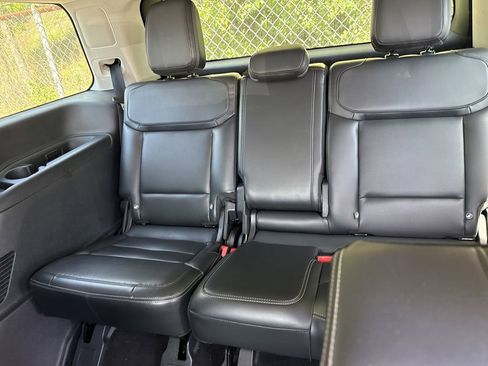 Used 2025 Ford Expedition Platinum image 17