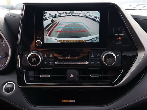 Used 2024 Toyota Highlander XLE image 30