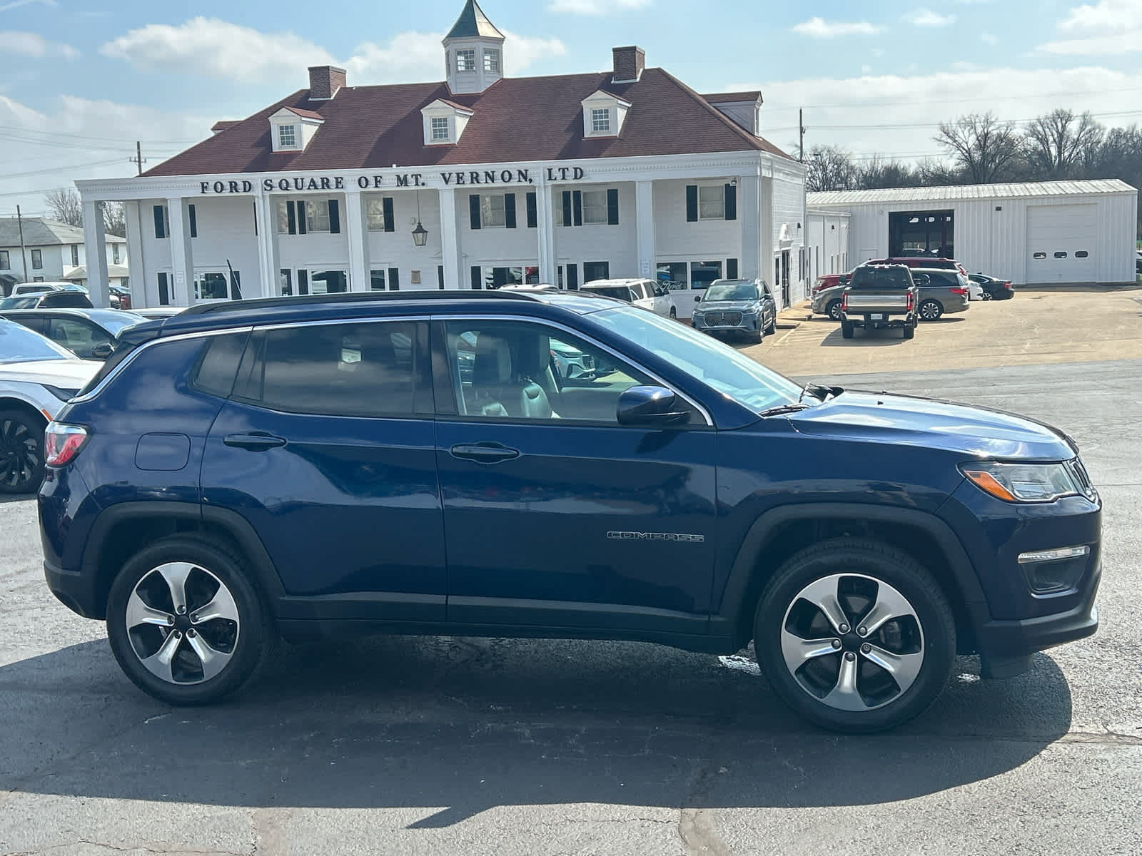 Used 2018 Jeep Compass Latitude w/ Popular Equipment Group FWD image 4