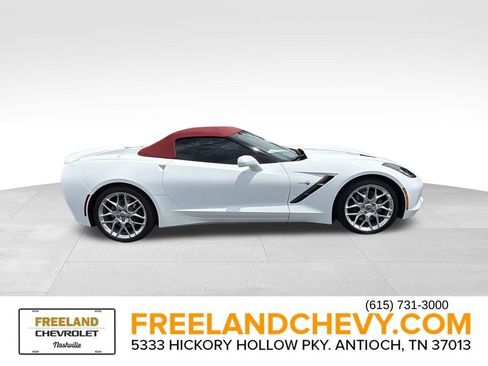 Used 2017 Chevrolet Corvette Stingray Convertible RWD image 2