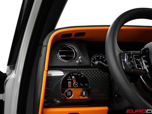 Used 2023 Rolls-Royce Cullinan Black Badge w/ Dark Exterior Package image 28