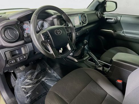 Used 2019 Toyota Tacoma TRD Off-Road w/ Technology Package AWD/4WD image 9