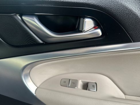 Used 2023 Genesis G70 2.0T image 21