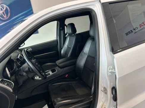 Used 2021 Jeep Grand Cherokee Laredo X AWD/4WD image 12
